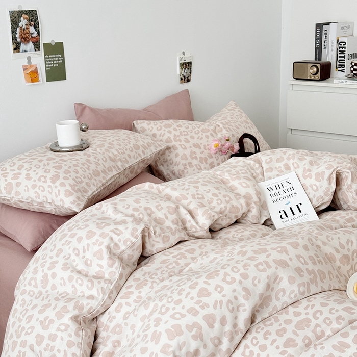 91家纺网 家纺一手货源 找家纺 安莱生活 2024新款高奢全棉新疆棉双层纱四件套 粉色豹纹