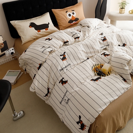珺柔家纺 2024年款13070全棉数码印花四件套 条纹腊肠狗