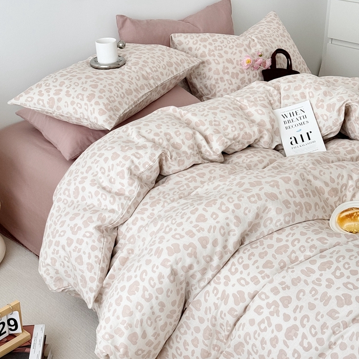 91家纺网 家纺一手货源 找家纺 安莱生活 2024新款高奢全棉新疆棉双层纱四件套 粉色豹纹