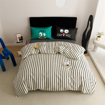 91家纺网 家纺一手货源 找家纺 珺柔家纺 2024年款13070全棉数码印花四件套 黑白条纹