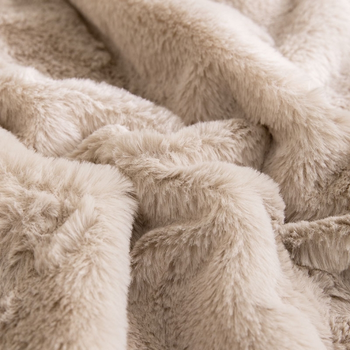 91家纺网 家纺一手货源 找家纺 喜多兔 2024新款全消光牛奶绒超无光仿兔毛绒幼儿园三件套 小欢颜卡其色甜点狮子