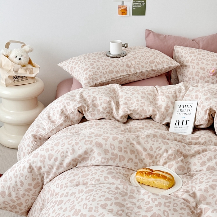 91家纺网 家纺一手货源 找家纺 安莱生活 2024新款高奢全棉新疆棉双层纱四件套 粉色豹纹