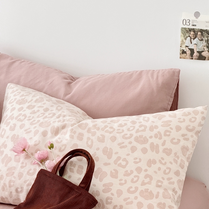 91家纺网 家纺一手货源 找家纺 安莱生活 2024新款高奢全棉新疆棉双层纱四件套 粉色豹纹