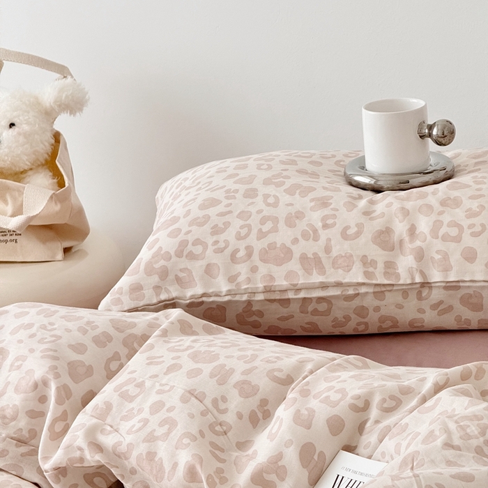 91家纺网 家纺一手货源 找家纺 安莱生活 2024新款高奢全棉新疆棉双层纱四件套 粉色豹纹