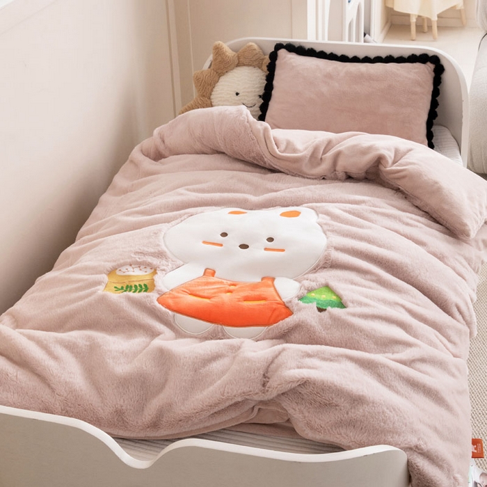 91家纺网 家纺一手货源 找家纺 （总）喜多兔 2024新款全消光牛奶绒超无光仿兔毛绒幼儿园三件套