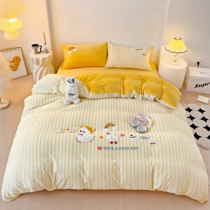 91家纺网 家纺一手货源 找家纺 （总）乐童家纺 2024新款直播热款高克重牛奶绒呆萌小刺绣系列四件套