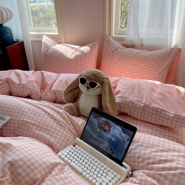 91家纺网 家纺一手货源 找家纺 雅居纺家纺 2024新款色织水洗棉四件套 粉小格