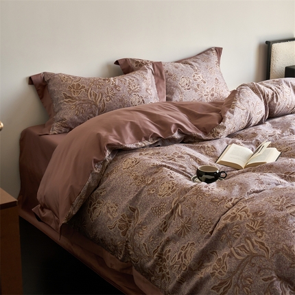 91家纺网 家纺一手货源 找家纺 鹿班家居 2024新款100支长绒棉系列——古堡印象 场景二（标准会员-20） 玫瑰豆沙