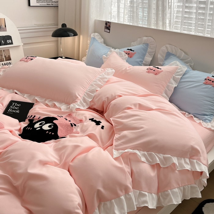 91家纺网 家纺一手货源 找家纺 泉欣 2024水洗亲肤棉可爱卡通绣花四件套(专版花型)煤球猫 煤球猫-粉玉