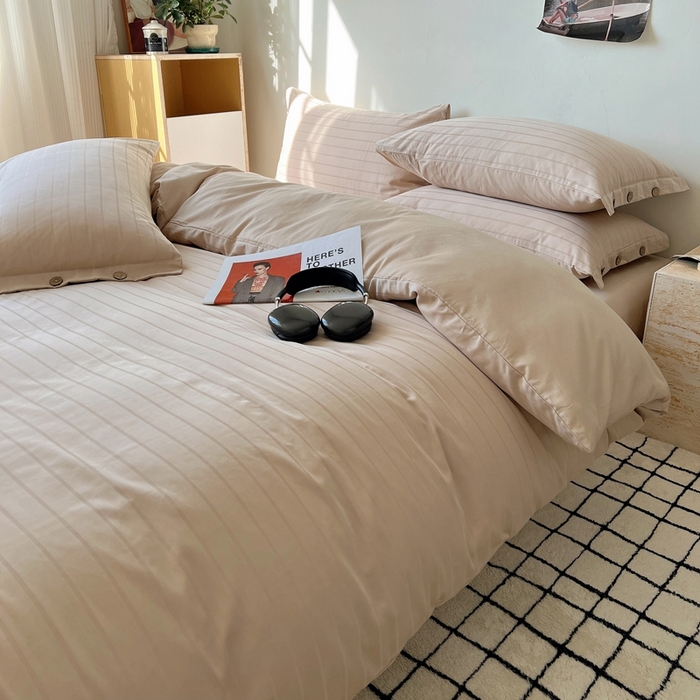 91家纺网 家纺一手货源 找家纺 三朵家纺 2024新款春夏无印侘寂风提花长绒棉四件套 宽条-可可奶棕