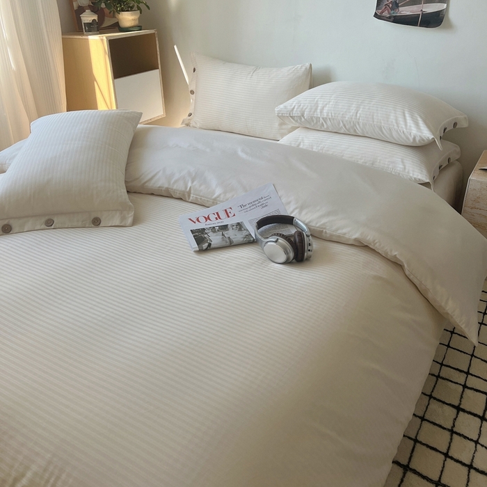 91家纺网 家纺一手货源 找家纺 三朵家纺 2024新款春夏无印侘寂风提花长绒棉四件套 细条-白鹭