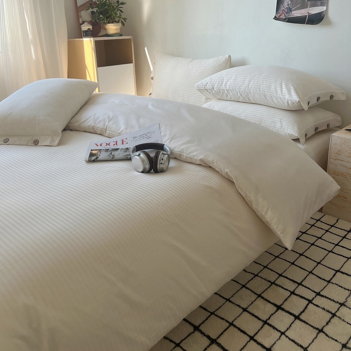 91家纺网 家纺一手货源 找家纺 三朵家纺 2024新款春夏无印侘寂风提花长绒棉四件套 细条-白鹭