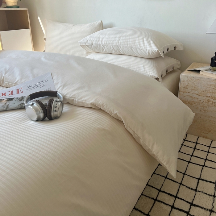 91家纺网 家纺一手货源 找家纺 三朵家纺 2024新款春夏无印侘寂风提花长绒棉四件套 细条-白鹭