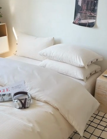 91家纺网 家纺一手货源 找家纺 三朵家纺 2024新款春夏无印侘寂风提花长绒棉四件套 细条-白鹭