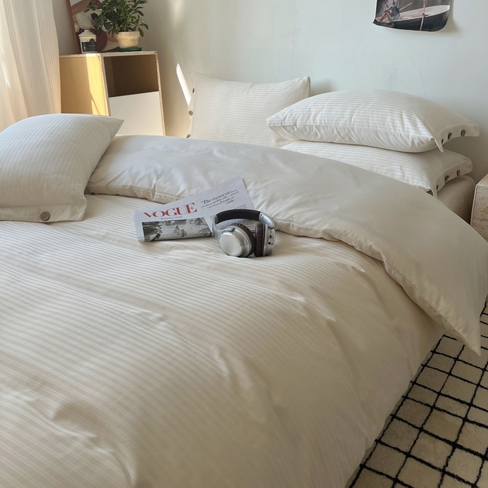 91家纺网 家纺一手货源 找家纺 三朵家纺 2024新款春夏无印侘寂风提花长绒棉四件套 细条-白鹭