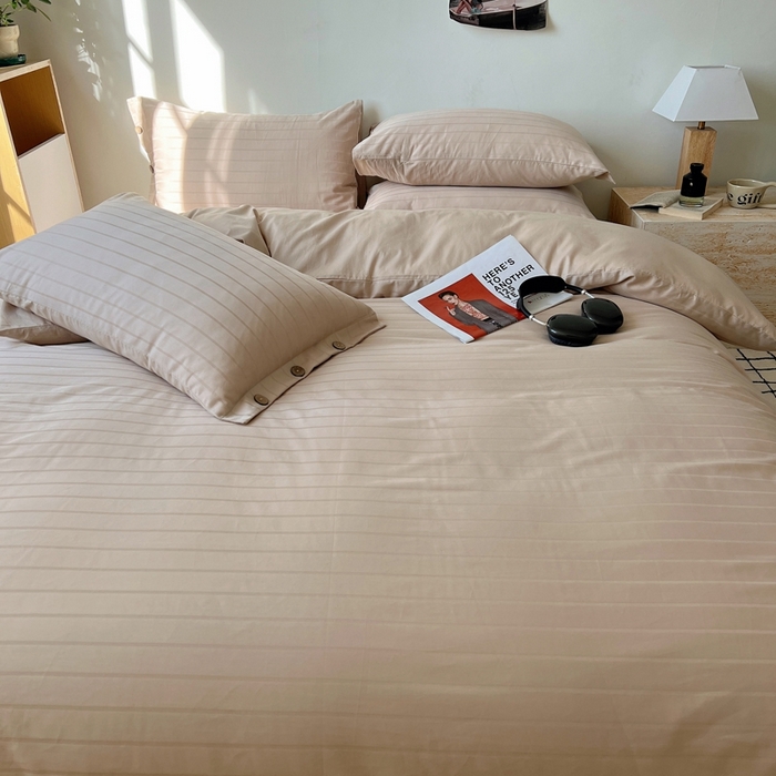 91家纺网 家纺一手货源 找家纺 三朵家纺 2024新款春夏无印侘寂风提花长绒棉四件套 宽条-可可奶棕