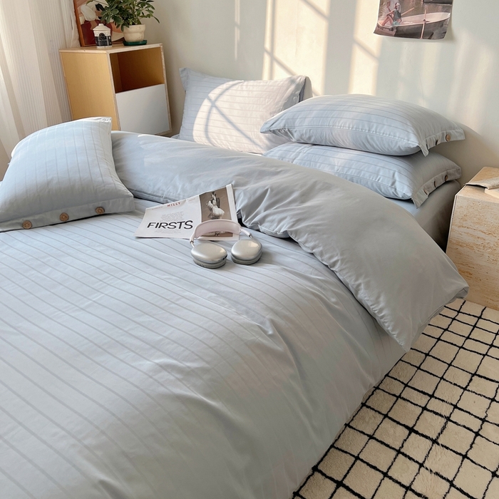 91家纺网 家纺一手货源 找家纺 三朵家纺 2024新款春夏无印侘寂风提花长绒棉四件套 宽条-北欧灰