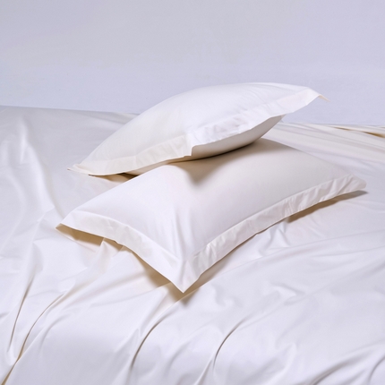 91家纺网 家纺一手货源 找家纺 锦彩家居  2025新款50*50支纯色长绒棉单品枕套 月光白