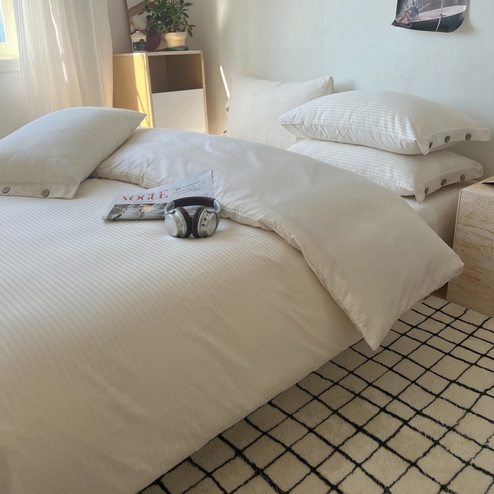 91家纺网 家纺一手货源 找家纺 三朵家纺 2024新款春夏无印侘寂风提花长绒棉四件套 细条-白鹭