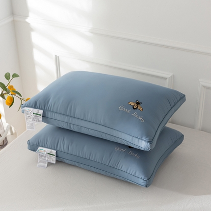 萌番宝 2024小蜜蜂大豆纤维枕护颈椎安睡枕枕头枕芯 蓝色蜜蜂枕中低枕