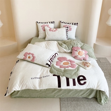 91家纺网 家纺一手货源 找家纺 （总）星野 2024新款秋冬新品高克重牛奶绒四件套-一朵花