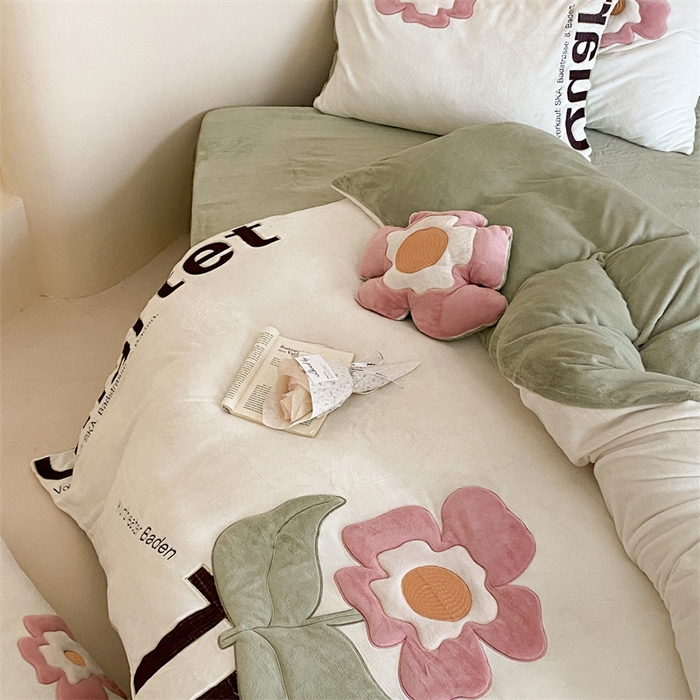 91家纺网 家纺一手货源 找家纺 （总）星野 2024新款秋冬新品高克重牛奶绒四件套-一朵花