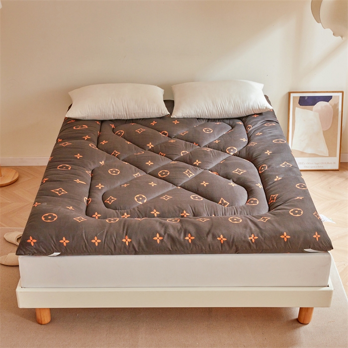 91家纺网 家纺一手货源 找家纺 富威堡家纺 2025新款植物羊绒棉花床垫 欧风靓影-咖