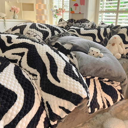 91家纺网 家纺一手货源 找家纺 2023新款8.5斤特厚300克豆豆绒牛奶绒提花乌龟绒雕花绒印花四件套