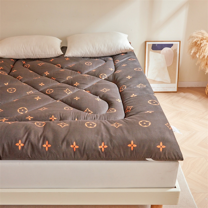 91家纺网 家纺一手货源 找家纺 富威堡家纺 2025新款植物羊绒棉花床垫 欧风靓影-咖