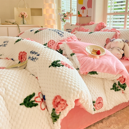 91家纺网 家纺一手货源 找家纺 2023新款8.5斤特厚300克豆豆绒牛奶绒提花乌龟绒雕花绒印花四件套