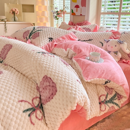 91家纺网 家纺一手货源 找家纺 2023新款8.5斤特厚300克豆豆绒牛奶绒提花乌龟绒雕花绒印花四件套