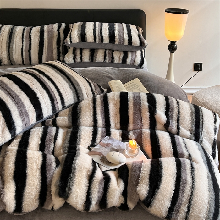 91家纺网 家纺一手货源 找家纺 罗优家纺 2024新款兔兔绒四件套-时光系列 时光-黑白条