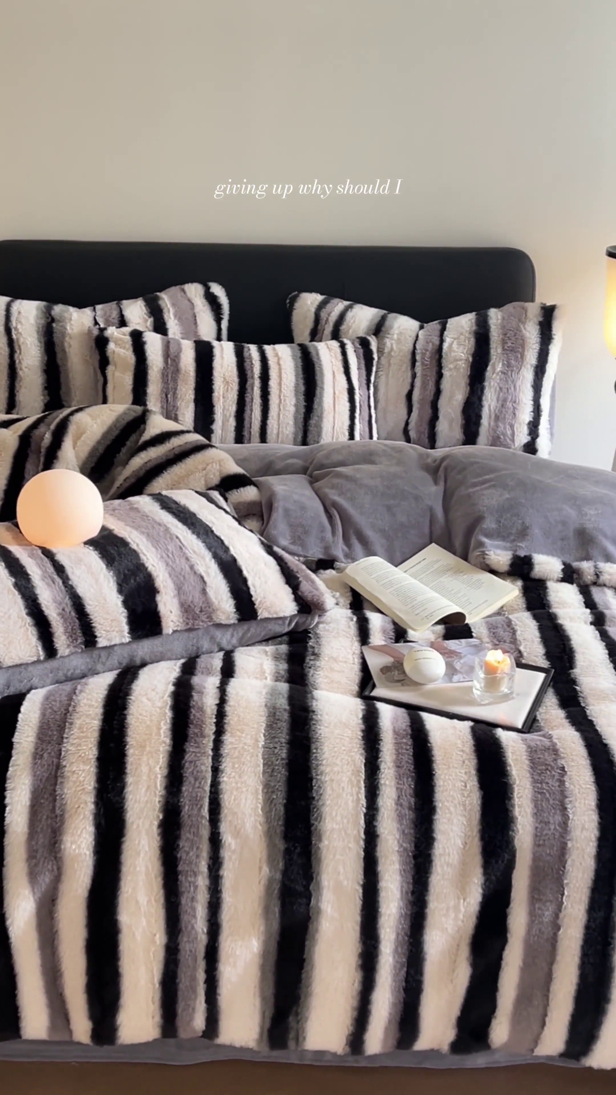 91家纺网 家纺一手货源 找家纺 罗优家纺 2024新款兔兔绒四件套-时光系列 时光-黑白条