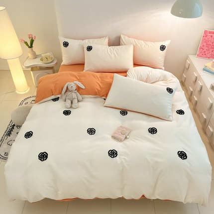 91家纺网 家纺一手货源 找家纺 莱登卡奴 2024新款全棉毛巾绣卡通系列四件套 山茶花白拼桔