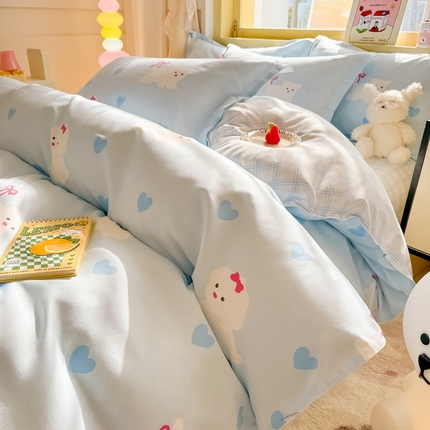 91家纺网 家纺一手货源 找家纺 花伞家居 2024直播网销斜纹加厚磨毛印花植物羊绒四件套-蝴蝶结狗-蓝