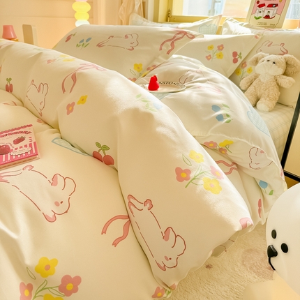 91家纺网 家纺一手货源 找家纺 花伞家居 2024直播网销斜纹加厚磨毛印花植物羊绒四件套-爱心小兔