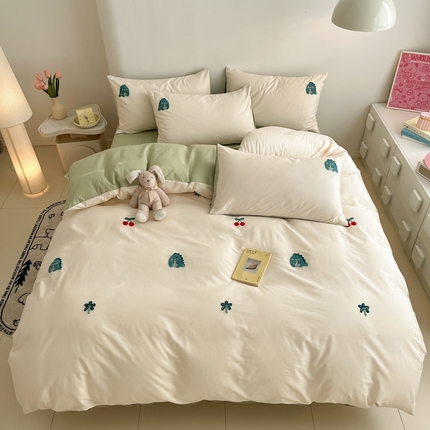 91家纺网 家纺一手货源 找家纺 莱登卡奴 2024新款全棉毛巾绣卡通系列四件套 恐龙奶白拼绿