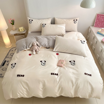 91家纺网 家纺一手货源 找家纺 莱登卡奴 2024新款全棉毛巾绣卡通系列四件套 萌宠白拼灰