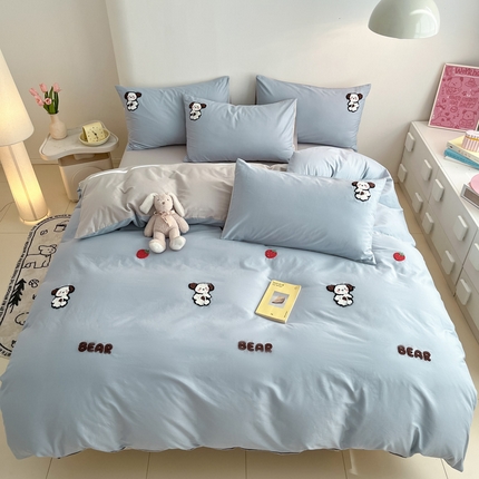 91家纺网 家纺一手货源 找家纺 莱登卡奴 2024新款全棉毛巾绣卡通系列四件套 萌宠蓝拼灰