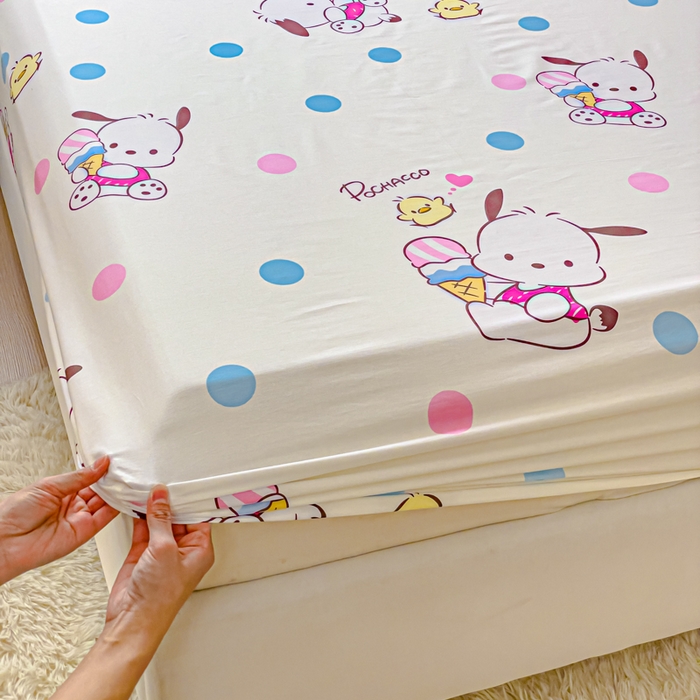 91家纺网 家纺一手货源 找家纺 金丝鸟家纺 2024新款全棉三丽鸥系列床笠 波点帕恰狗