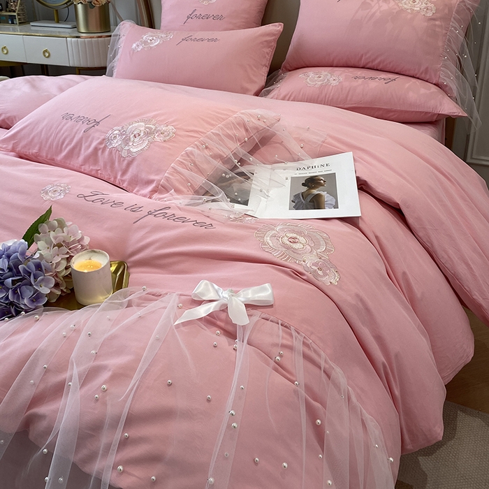 91家纺网 家纺一手货源 找家纺 绒世界 2024新款全棉蕾丝珍珠网纱四件套 丽丽贝尔系列 玫瑰粉