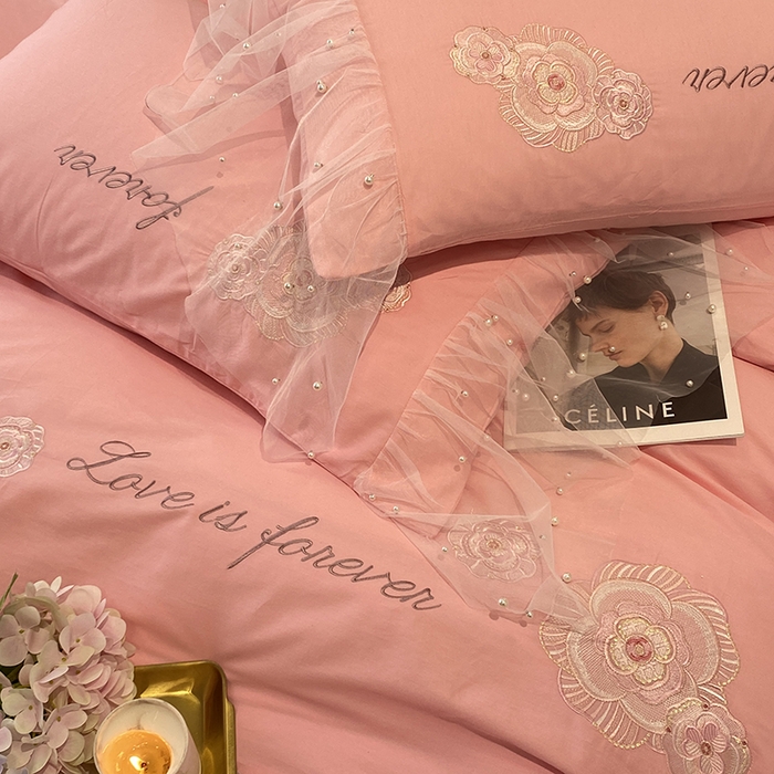 91家纺网 家纺一手货源 找家纺 绒世界 2024新款全棉蕾丝珍珠网纱四件套 丽丽贝尔系列 玫瑰粉