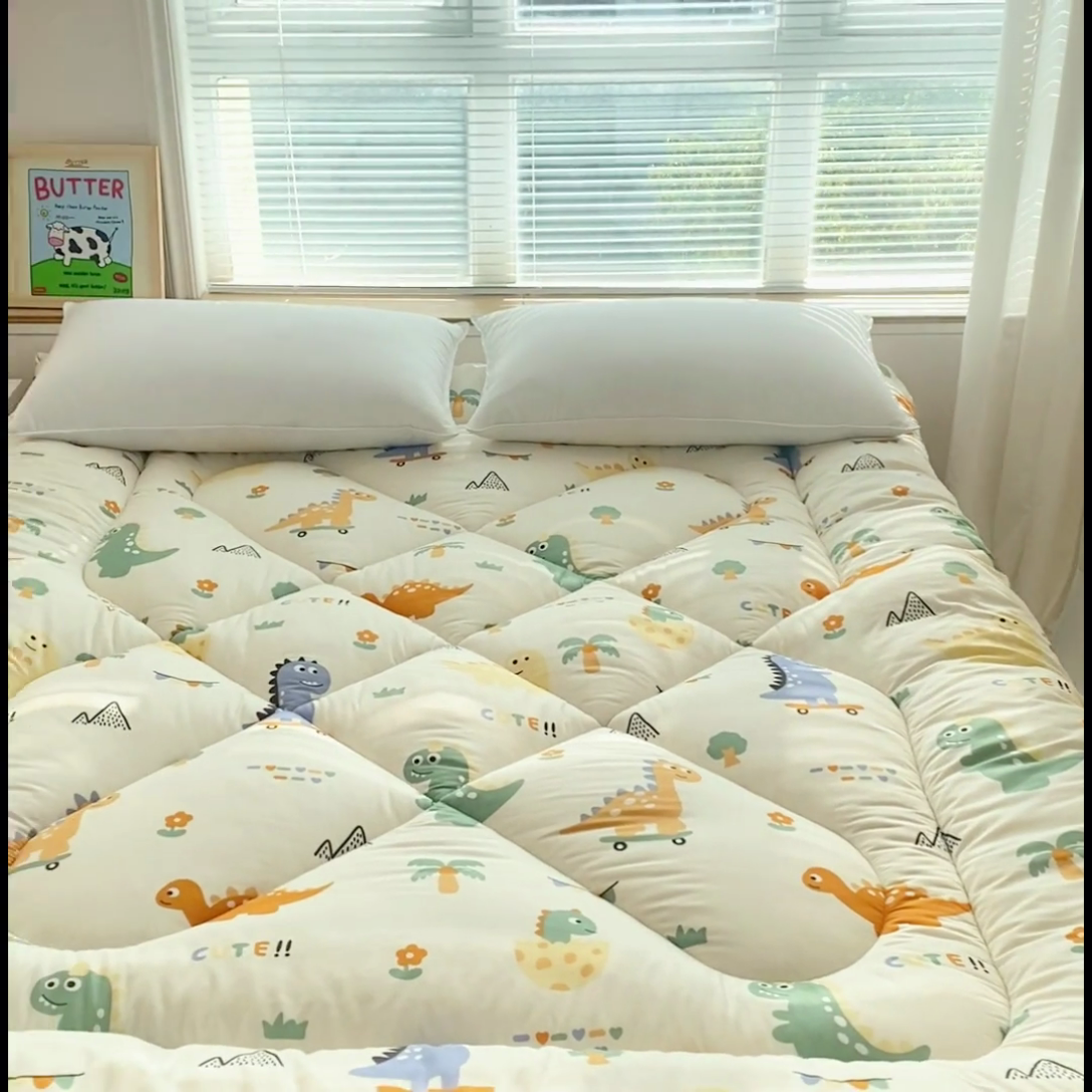 91家纺网 家纺一手货源 找家纺 缦卡琳家纺 2024新款活性生态棉大豆床垫 恐龙派对