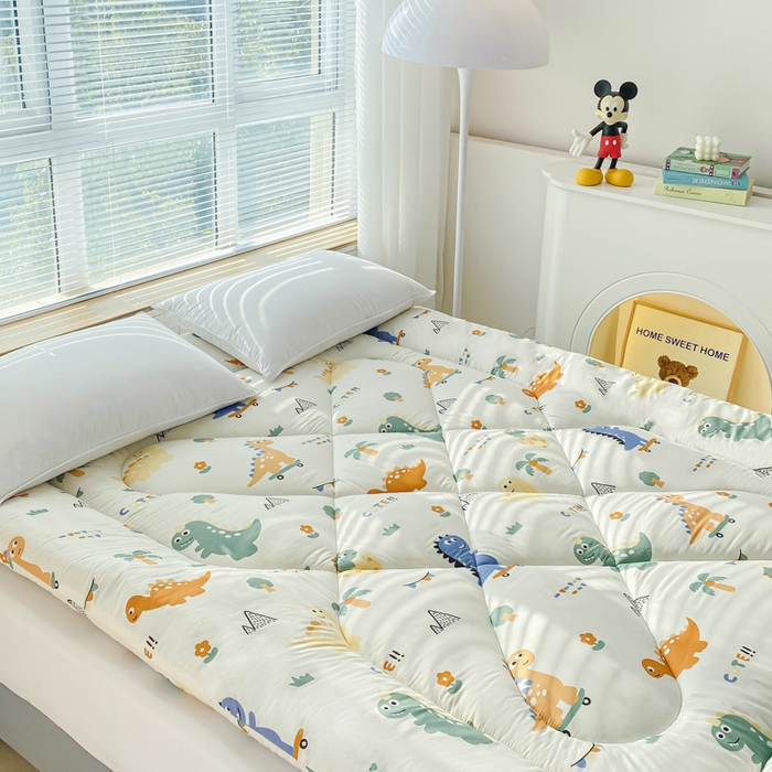 91家纺网 家纺一手货源 找家纺 缦卡琳家纺 2024新款活性生态棉大豆床垫 恐龙派对