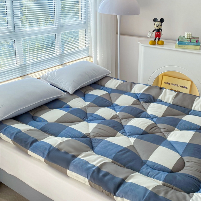 91家纺网 家纺一手货源 找家纺 缦卡琳家纺 2024新款活性生态棉大豆床垫 蓝大格