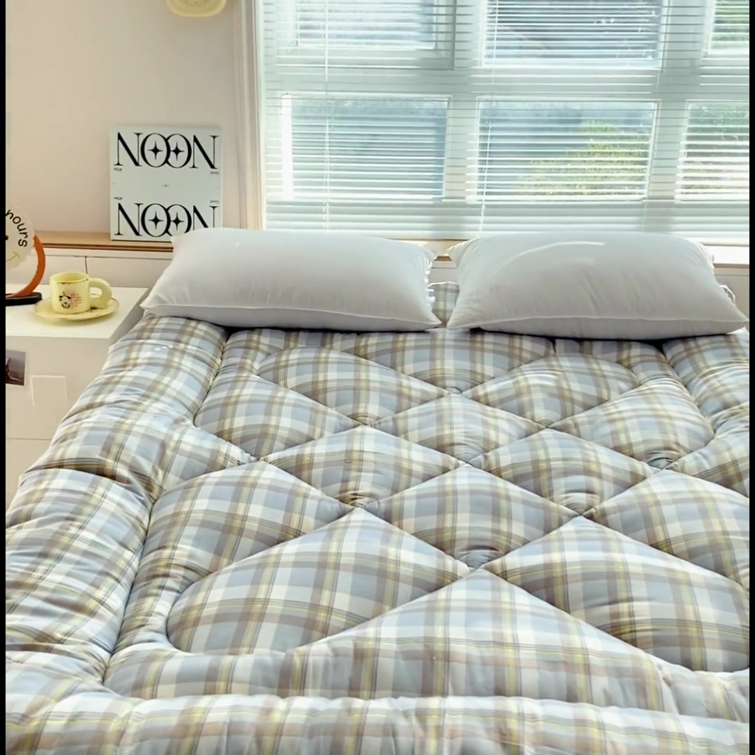 91家纺网 家纺一手货源 找家纺 缦卡琳家纺 2024新款活性生态棉大豆床垫 绿格子