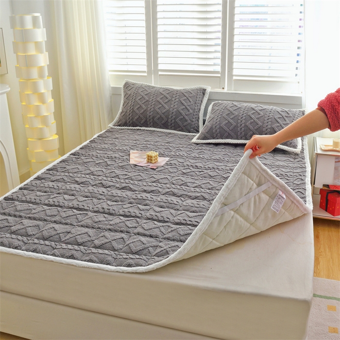 91家纺网 家纺一手货源 找家纺 凌云家纺 2025新款A类牛奶绒塔芙蓉床垫床褥 古典灰