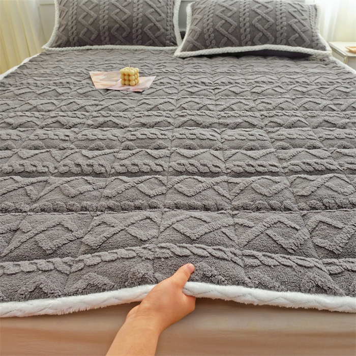 91家纺网 家纺一手货源 找家纺 凌云家纺 2025新款A类牛奶绒塔芙蓉床垫床褥 古典灰