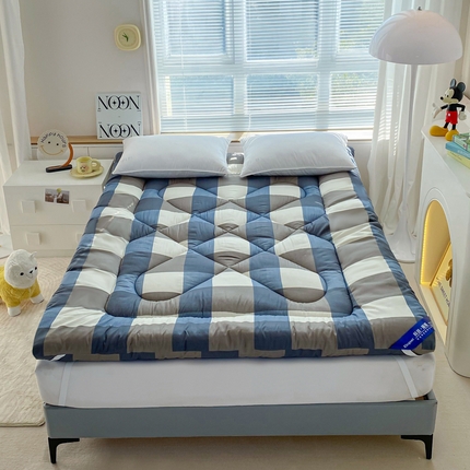 91家纺网 家纺一手货源 找家纺 缦卡琳家纺 2024新款活性生态棉大豆床垫 蓝大格