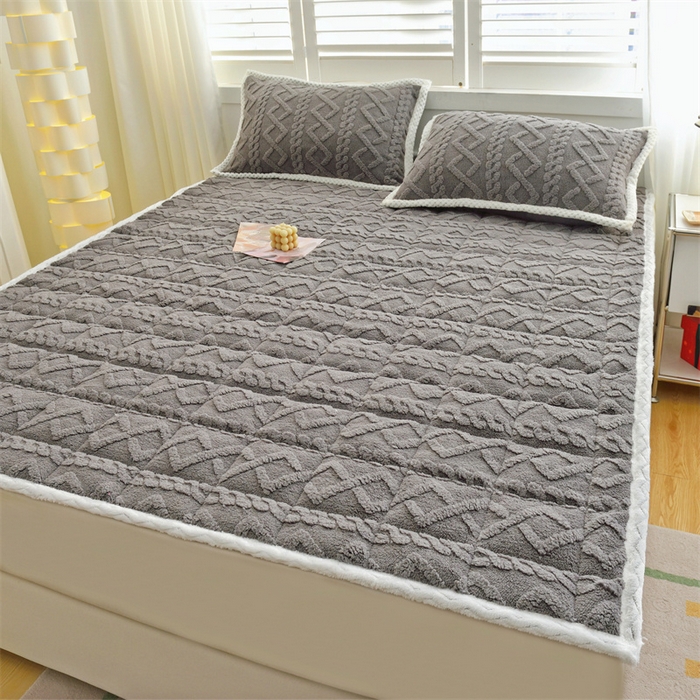 91家纺网 家纺一手货源 找家纺 凌云家纺 2025新款A类牛奶绒塔芙蓉床垫床褥 古典灰